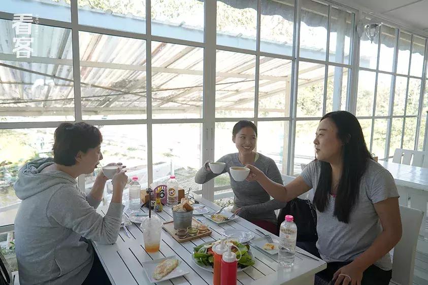 为了孩子上学全家都搬到县城好嘛,为了孩子上学全家去异地