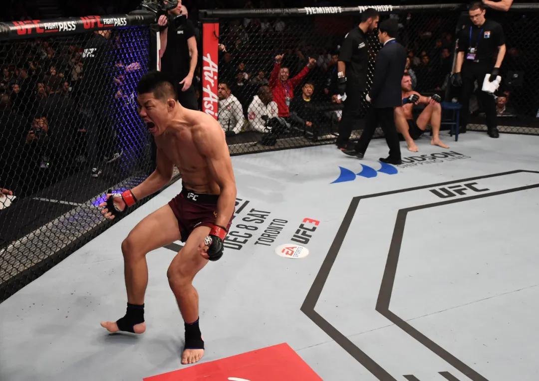 李景亮在ufc的散打动作,综合格斗ufc李景亮全场