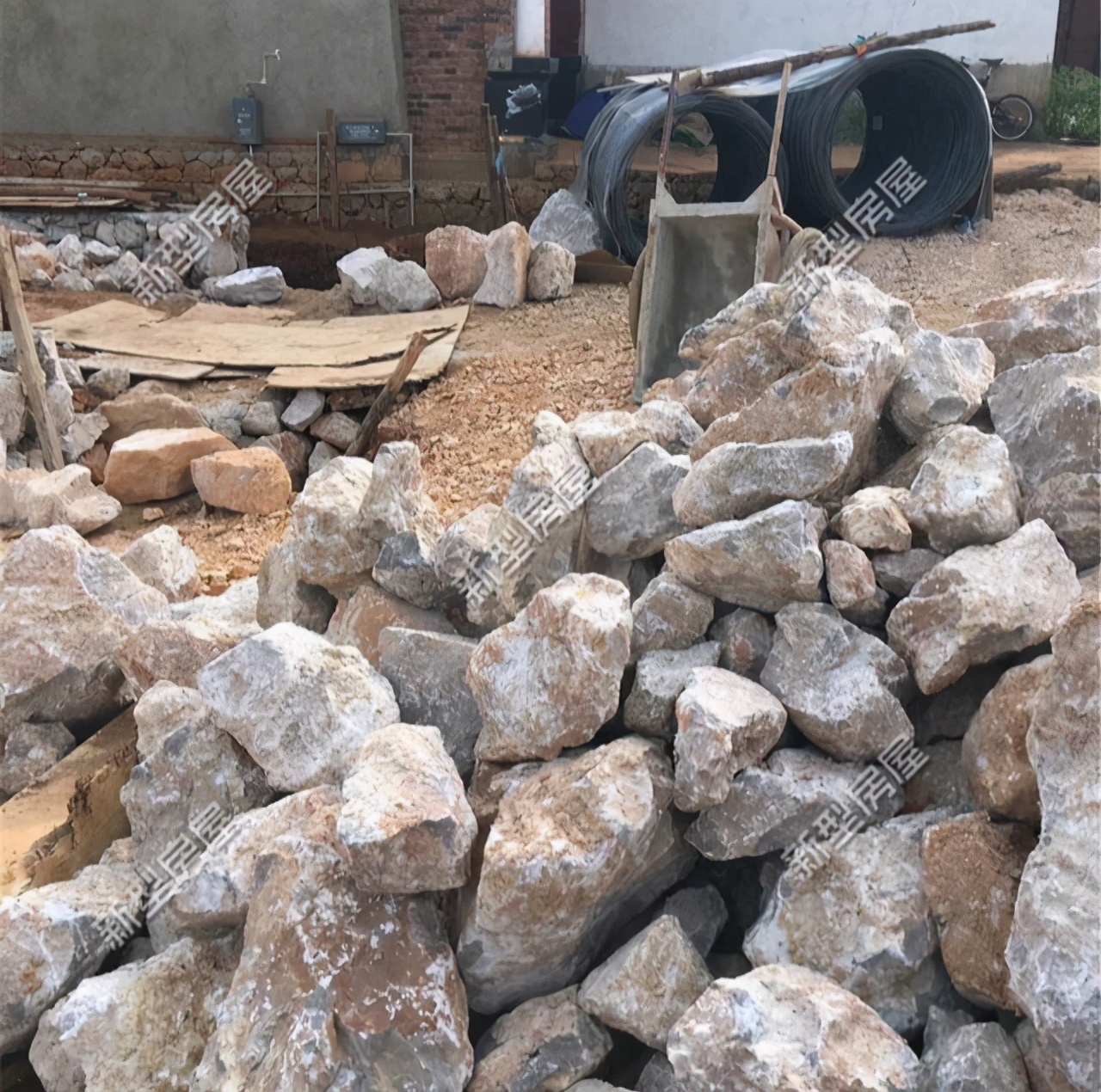 农村盖房地基要挖多深？地梁基础如何做？用什么材料好？