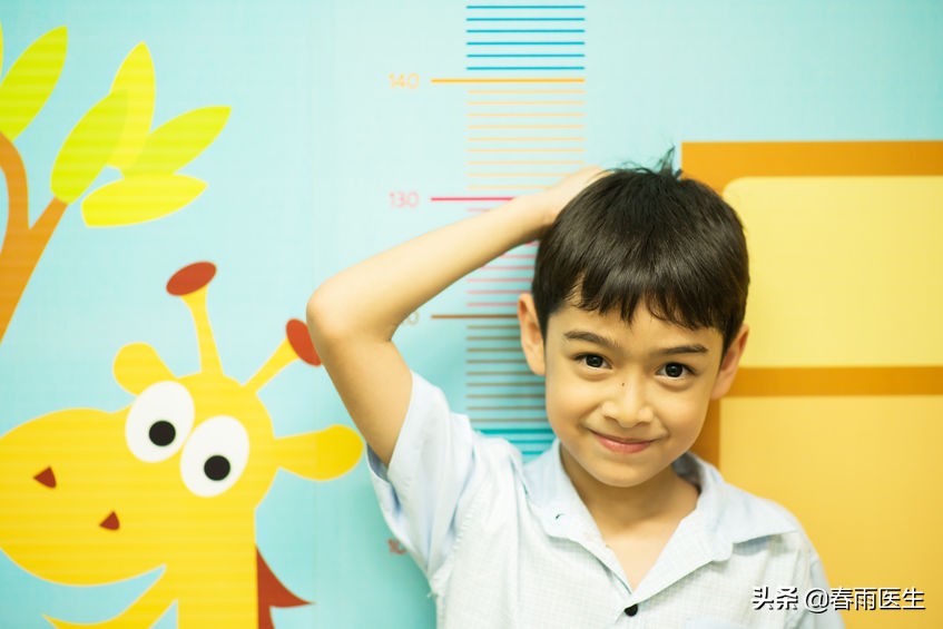 男孩小时候偏矮能逆袭吗,长得矮怎么办12岁逆袭