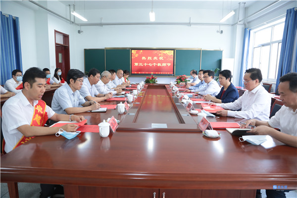 县领导看望慰问教育一线教师代表,陈必昌教师节走访春晖小学