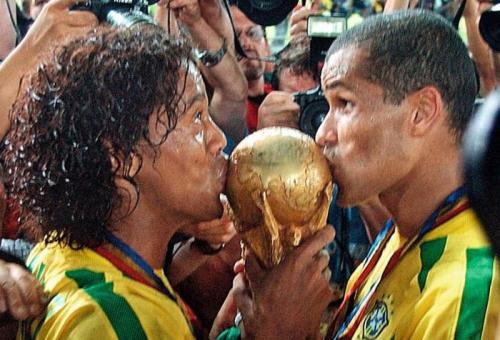 全民冠军足球罗纳尔迪尼奥,足球精灵罗纳尔迪尼奥巅峰时刻