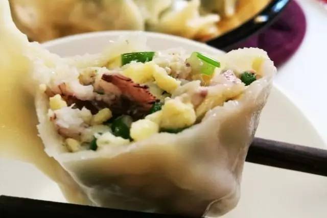 海边人教你皮皮虾的正宗吃法如何,这个季节皮皮虾非常鲜美