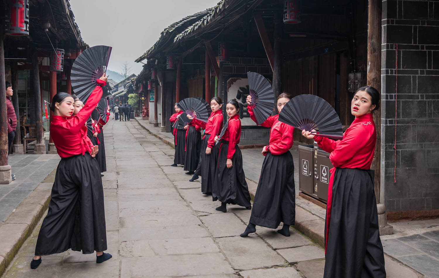 绌哄鐬棿鍙樿韩濂冲叺,绌哄蹇棯鏄ョ鑸┖