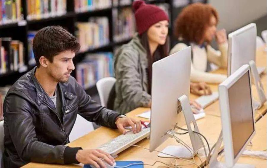 平面设计师赚得多吗,一个平面设计师工资多少