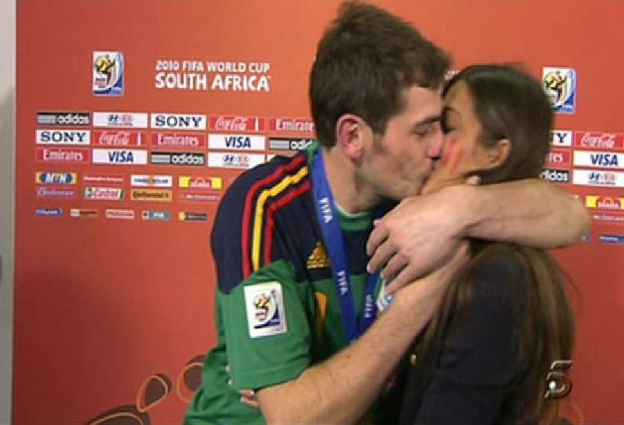 卡西利亚斯与妻子的故事,卡西利亚斯携娇妻亮相