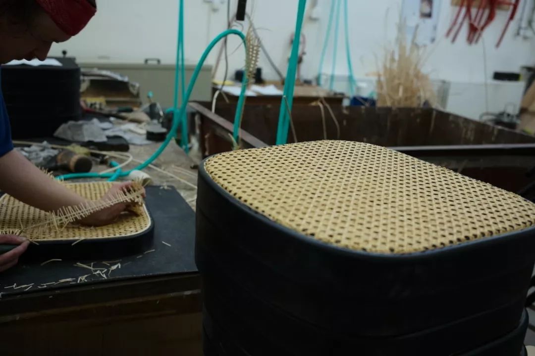 探访TON工厂看经典椅子背后的故事|疯狂24h我们去捷克干了啥？