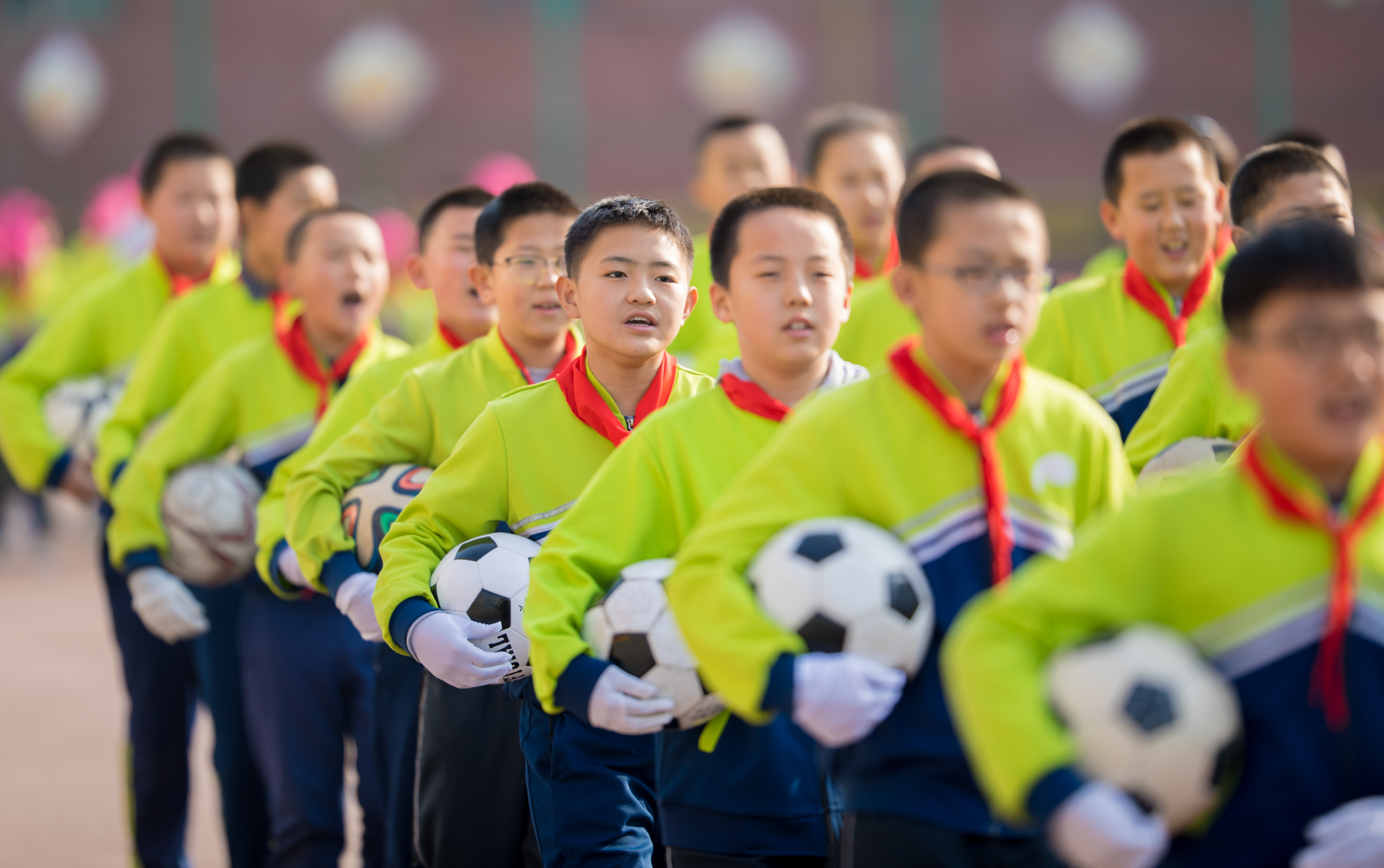 相约绿茵场追逐足球梦,相约绿茵场足球