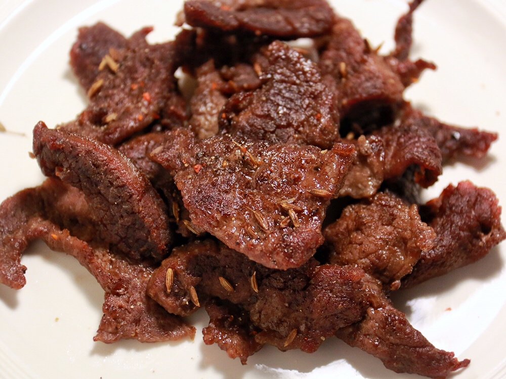 烤牛肉怎么腌制才鲜嫩？老师傅教你一招，滑嫩爽口，外焦里嫩真香