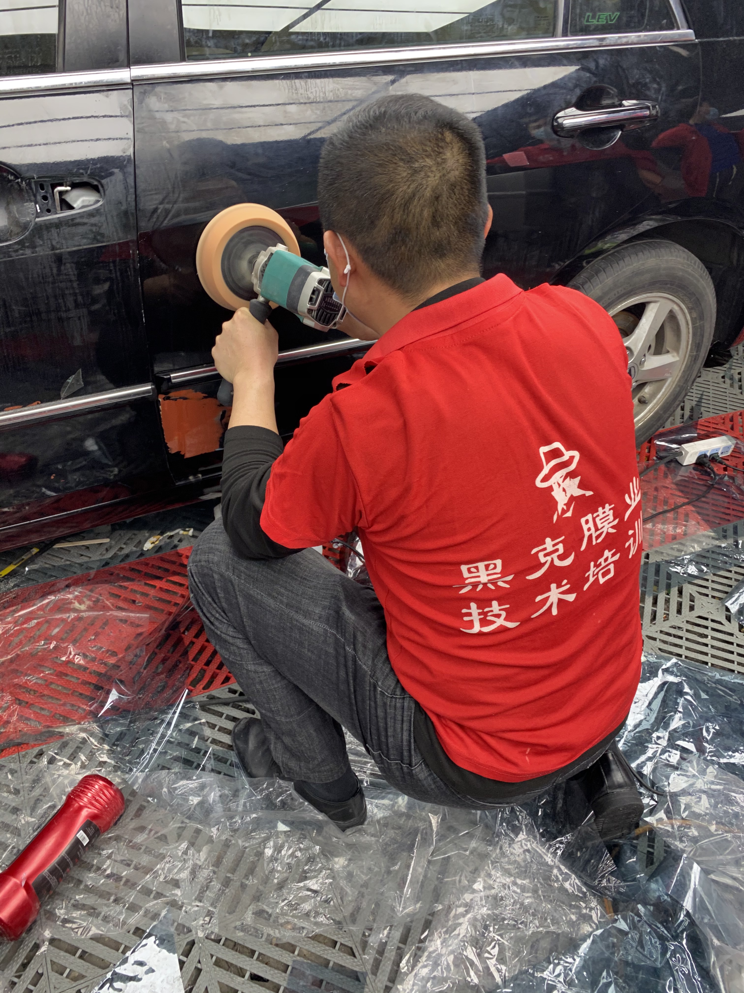 新手如何使用汽车抛光机,抛光机使用方法教程