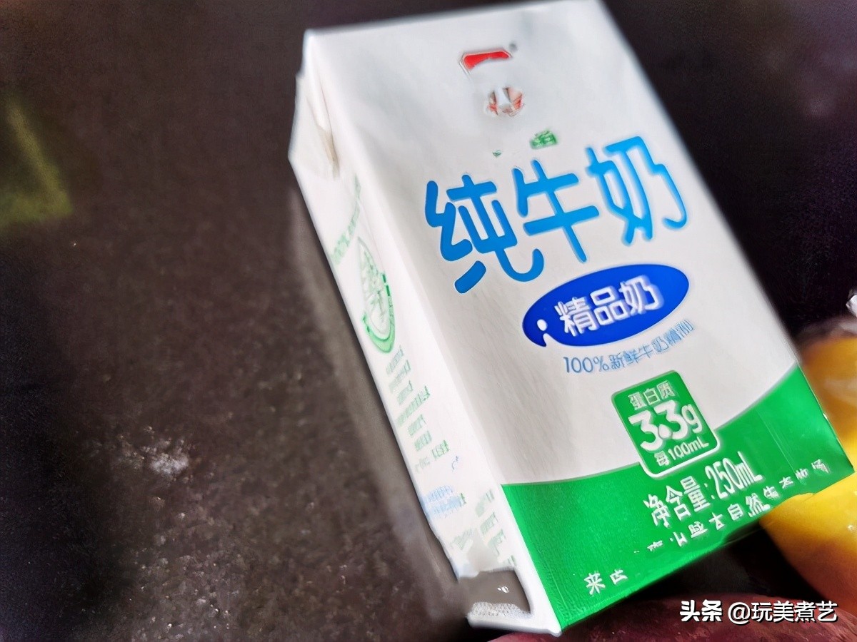 春风轻拂，落下一地金黄，拾掇后的甜品，松花粉双紫布丁