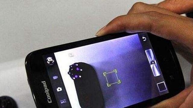 酒店关灯开摄像头,酒店关掉灯后打开手机摄像头