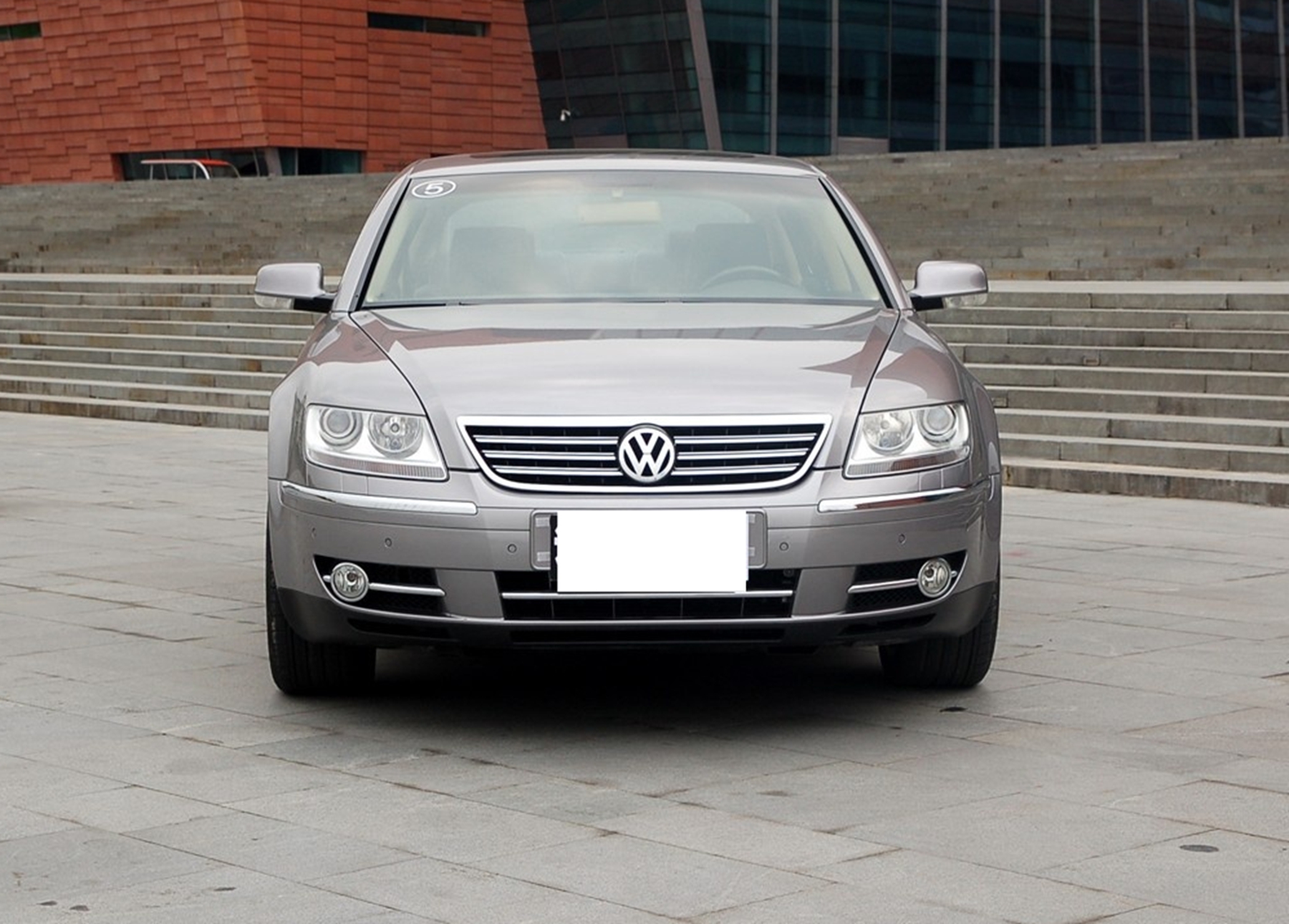 广东一辆破大众火了，挂“55555”车牌被吐槽，车主：我这车170万