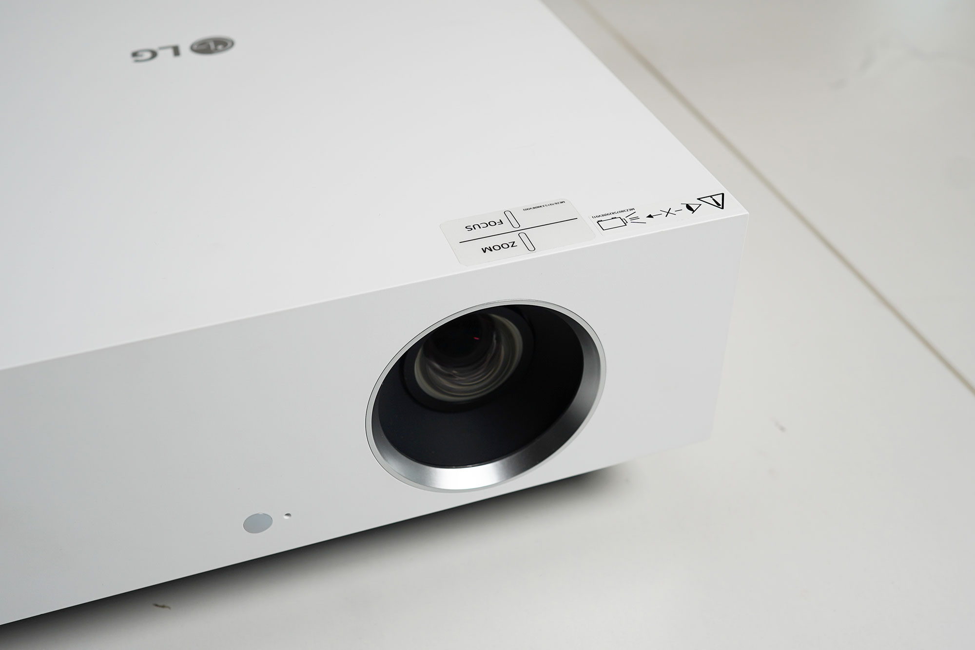 lg投影仪5000流明以上,投200寸需要多少流明投影仪