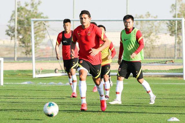 国足严苛训练,国足一天三练狠抓体能储备