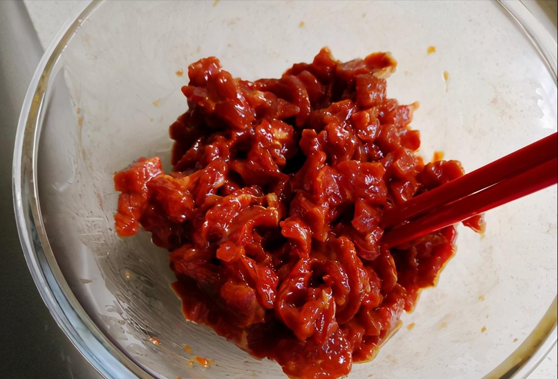 如何用六寸披萨做披萨,用披萨胚子做牛肉披萨