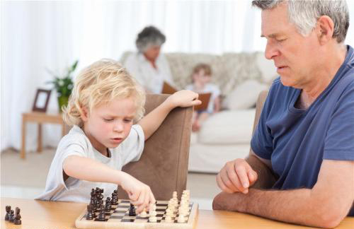 小孩几岁会下棋,孩子几岁适合学下棋