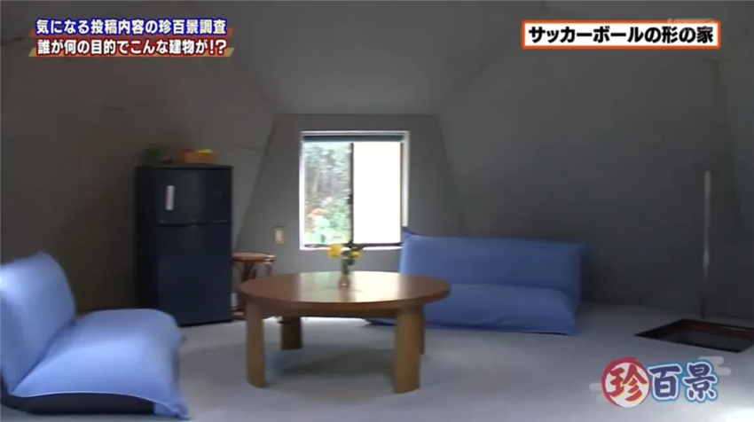 小伙建了一个14层的地下室,两小伙在野外建豪华别墅