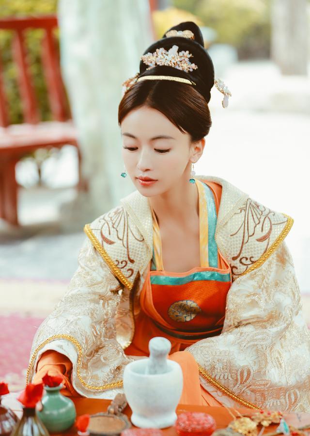 吴谨言穿唐装跳舞,吴谨言唐装