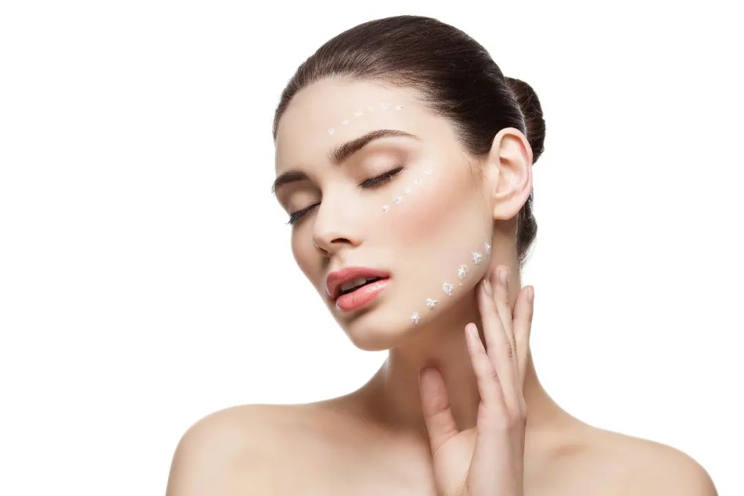 抬头纹法令纹可以用护肤品消除吗,抬头纹法令纹鱼尾纹克星能管用吗