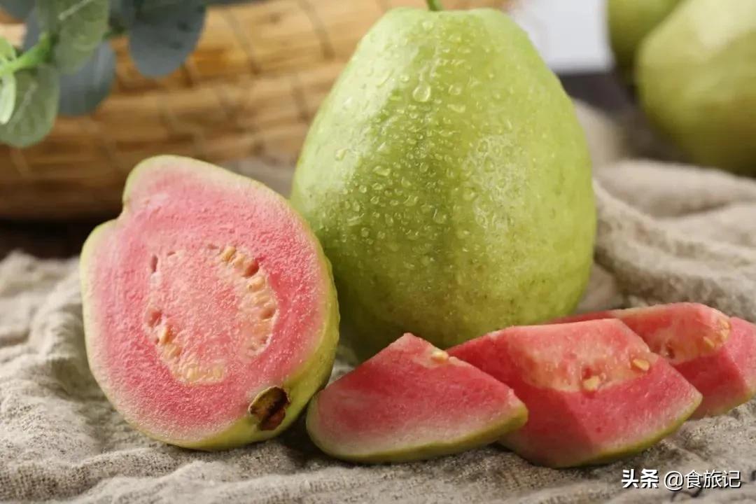 软糯香甜广西现摘红心芭乐,又脆又甜不带色的红心芭乐好吃