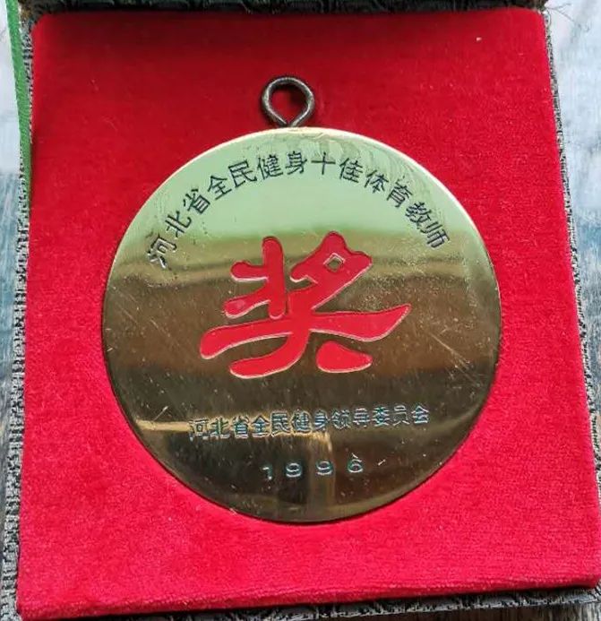 他是峰峰体育界的传奇，他的学生桃李满天下