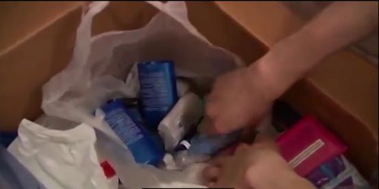 堪称最牛铁公鸡，衣食住行全从垃圾堆里来，美国女白领极端省钱术