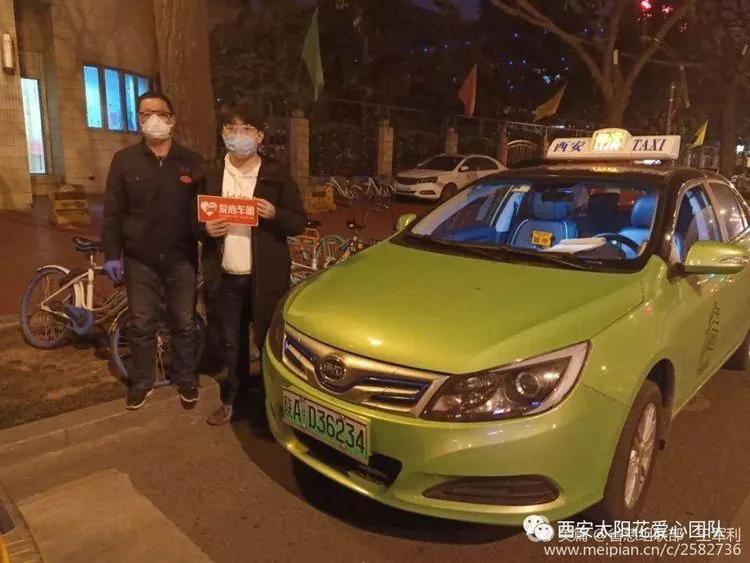 抗疫一线志愿者照片,志愿红助力疫情防控阻击战