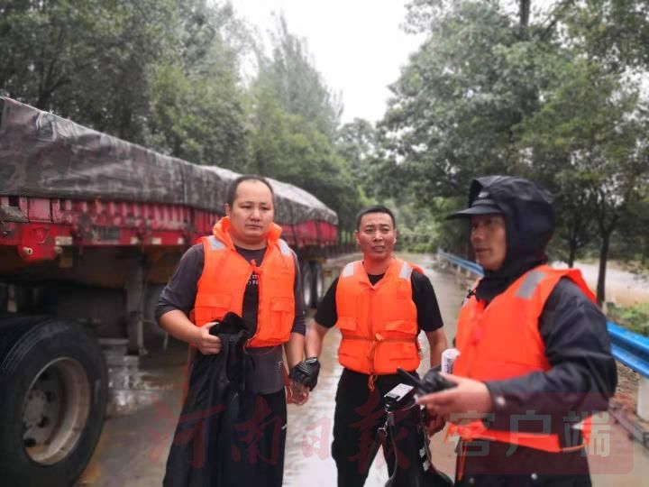 【*徽警**闪耀抗洪防汛一线】勇者无畏搏激流，“超级英雄”杨旭恒是如何炼成的？