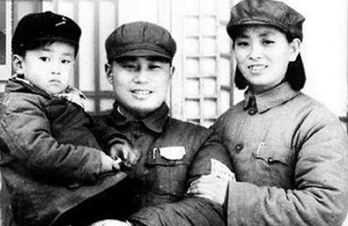 俏也不争春只把春来报,俏也不争春原诗