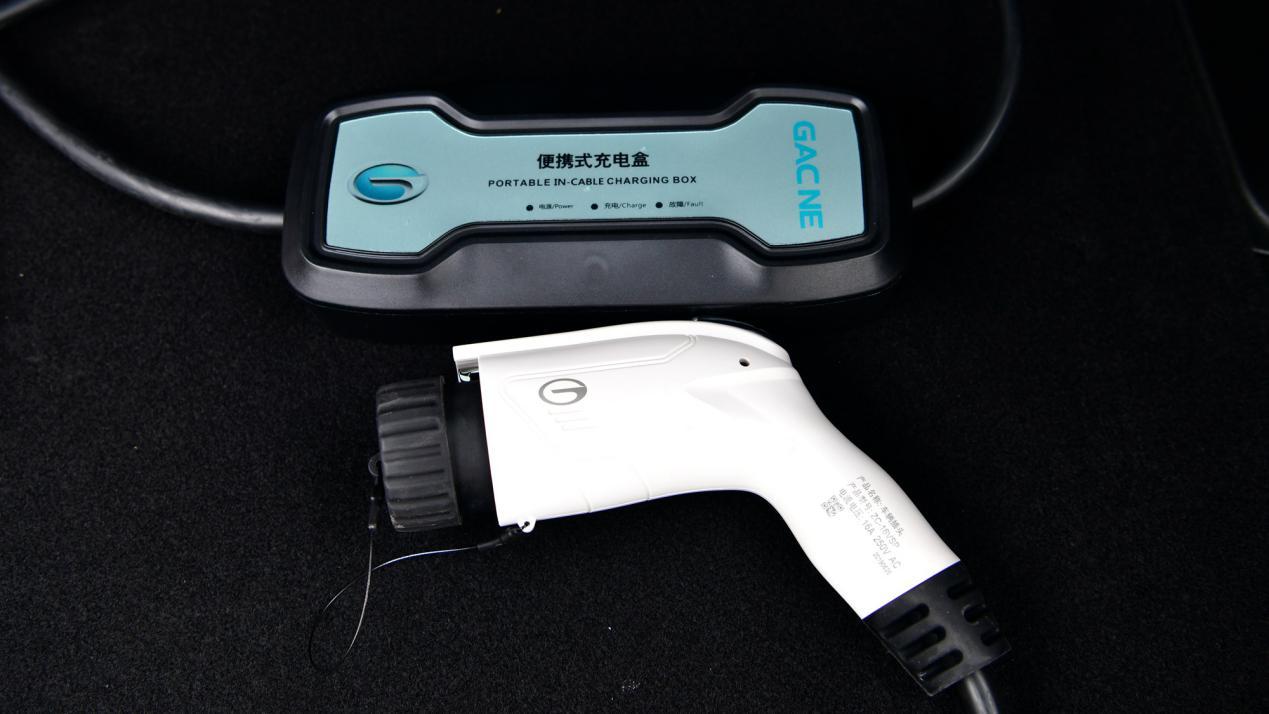 智能便携式充电机充放电功能介绍,充电机跟放电机区别