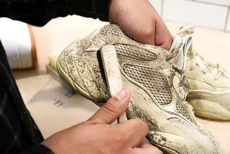 球鞋脏了怎么处理,球鞋表面脏了怎么清理