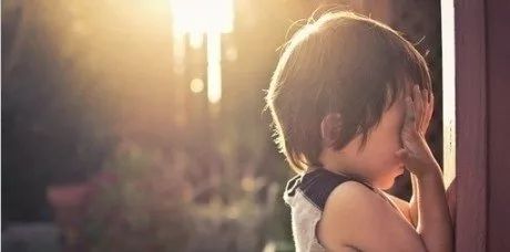 自卑叛逆的孩子怎么引导,孩子抑郁自残是什么心理