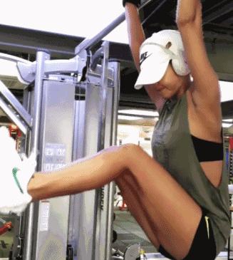 42岁翘臀“老阿姨”迷倒小16岁男友:年龄从来都不是借口