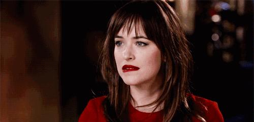 唇裂唇干用什么口红,长期唇干唇裂脱皮怎么回事