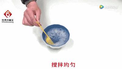 鞋子里倒东西,鞋子不用刷就能干净的方法