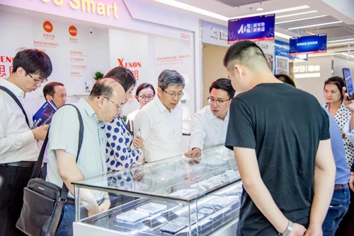 天津经济技术开发区领导一行参观华强智能家居国际交易中心