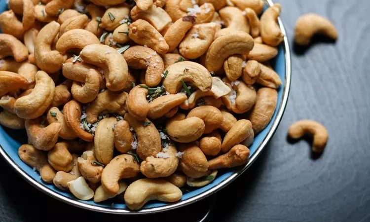 一天一杯果汁会长胖吧,一天一杯酸奶对身体有害吗