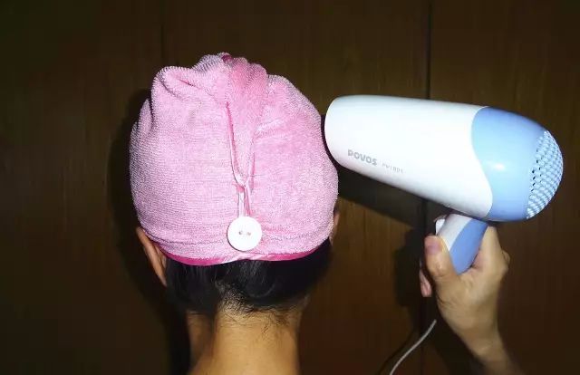 阴天衣服晒不干有味怎么办,阴天衣服晒不干有什么方法