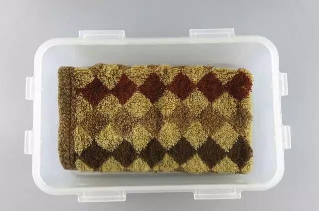 洗衣机湿衣服怎么快速变干,没用洗衣机甩的衣服怎么能快速干