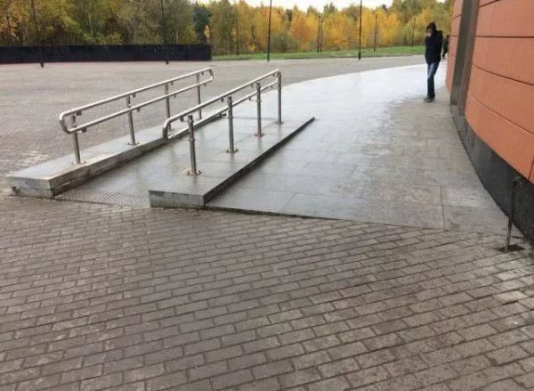 特别怪异的设计,诡异的视觉设计