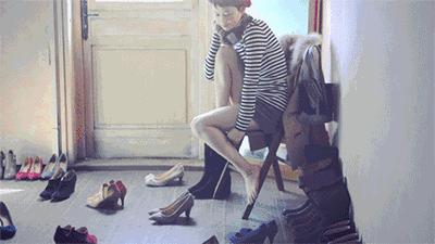 鞋子不用刷就能干净的方法,鞋子里倒东西