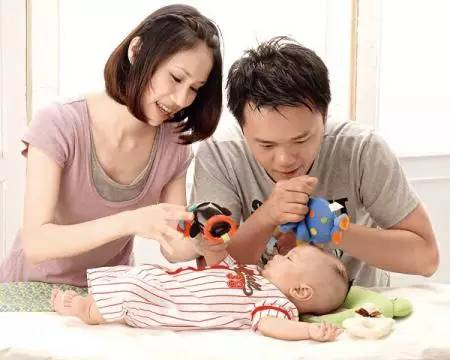 好爸爸是靠妈妈教出来的,好爸爸是孩子的福气