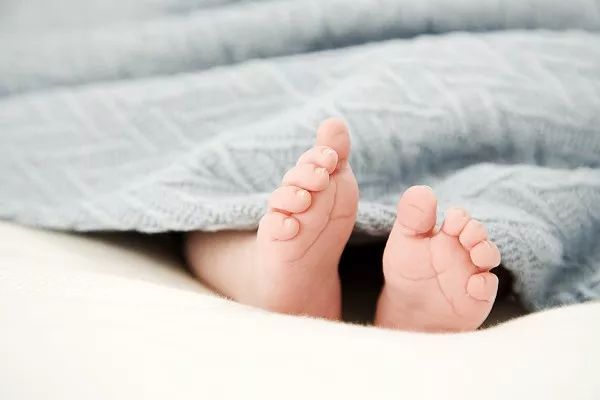 宝宝这10个吓坏新手妈妈的问题，其实每个都正常！