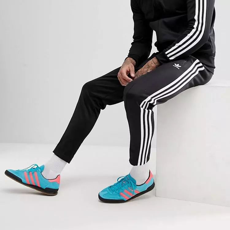 aj4涂鸦联名灰麂皮,aj4涂鸦与aj11