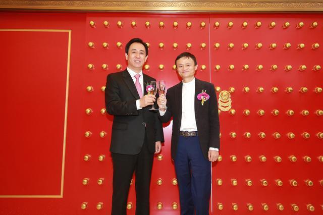 疑似“恒大系”会不会真心提醒中国足球:握手社会资本时,一定要有不卑不亢的姿势?