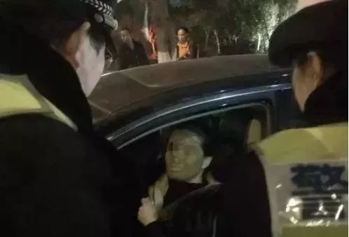 朋友圈被这位出租车司机刷屏！网友：过得太精致了！