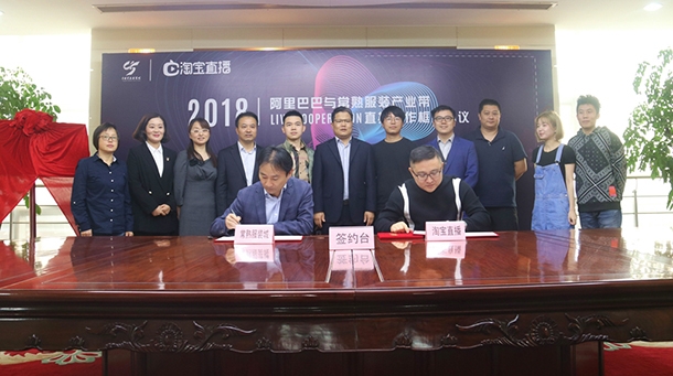 江苏常熟电商直播助力服装产业,服装直播产业带