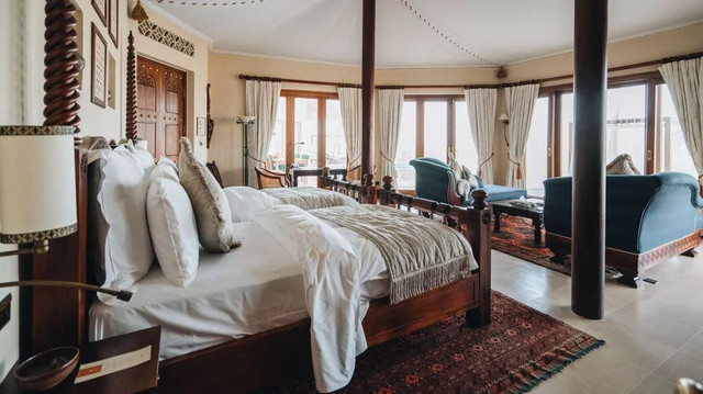 西厢房|沙漠中的极致野奢,每间都有私家泳池,羚羊会还会来泳池喝水