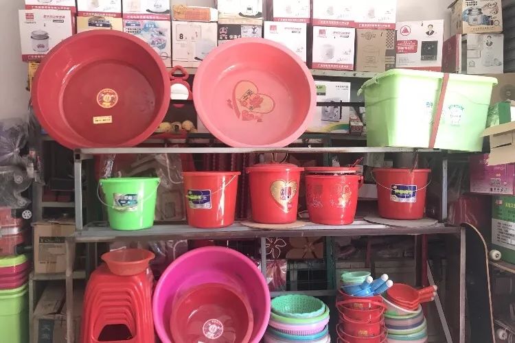 小店老板换了三台车，还买了套新房，农村网购带火这门新生意